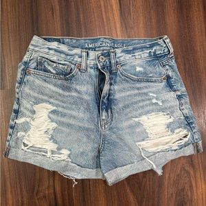 American Eagle Outfitters, Mom short